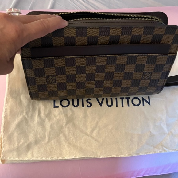 Louis Vuitton Travel Tote in Classic Damier Ebene Print - Picture 2 of 8